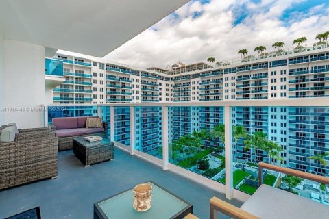 Condominio en alquiler en Miami Beach, Florida, 1 dormitorio, 81.75 m2 № 339265 - foto 2