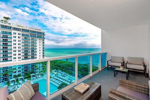 Condominio en alquiler en Miami Beach, Florida, 1 dormitorio, 81.75 m2 № 339265 - foto 1