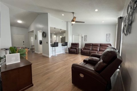 Villa ou maison à louer à Kissimmee, Floride: 3 chambres, 128.76 m2 № 1808442 - photo 4
