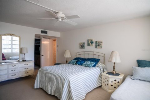 Condo in Clearwater, Florida, 2 bedrooms  № 1630705 - photo 15