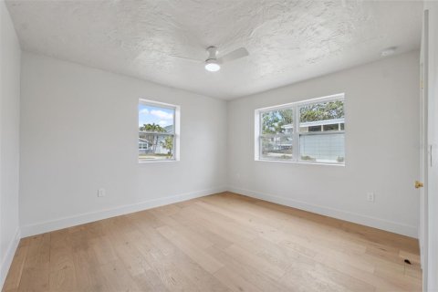 House in Belleair Beach, Florida 2 bedrooms, 115.48 sq.m. № 2408679 - photo 30