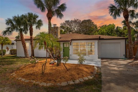 House in Belleair Beach, Florida 2 bedrooms, 115.48 sq.m. № 2408679 - photo 2