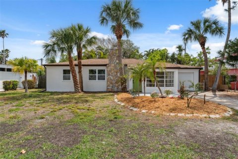 House in Belleair Beach, Florida 2 bedrooms, 115.48 sq.m. № 2408679 - photo 3