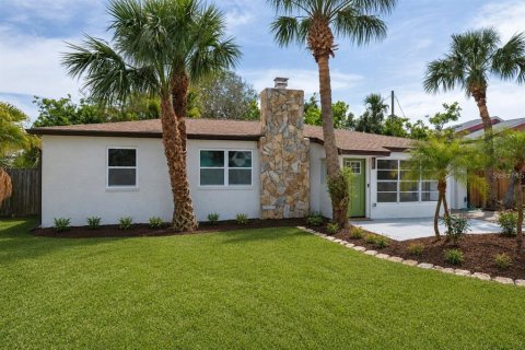House in Belleair Beach, Florida 2 bedrooms, 115.48 sq.m. № 2408679 - photo 4