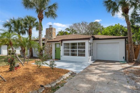 House in Belleair Beach, Florida 2 bedrooms, 115.48 sq.m. № 2408679 - photo 5