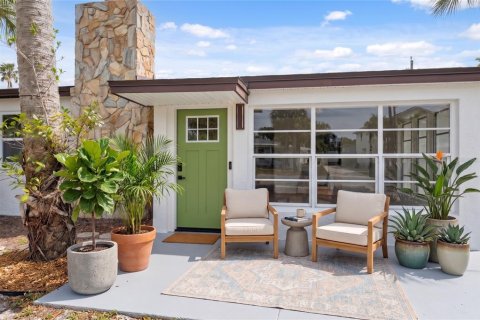 House in Belleair Beach, Florida 2 bedrooms, 115.48 sq.m. № 2408679 - photo 6