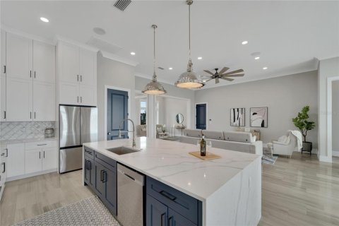 House in Apollo Beach, Florida 4 bedrooms, 312.24 sq.m. № 1737464 - photo 18