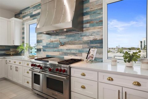 Casa en venta en Madeira Beach, Florida, 5 dormitorios, 333.15 m2 № 1852459 - foto 10