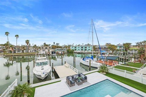 Casa en venta en Madeira Beach, Florida, 5 dormitorios, 333.15 m2 № 1852459 - foto 15