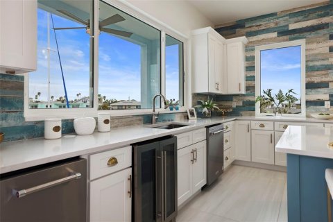 Casa en venta en Madeira Beach, Florida, 5 dormitorios, 333.15 m2 № 1852459 - foto 8