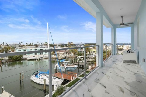 Casa en venta en Madeira Beach, Florida, 5 dormitorios, 333.15 m2 № 1852459 - foto 30