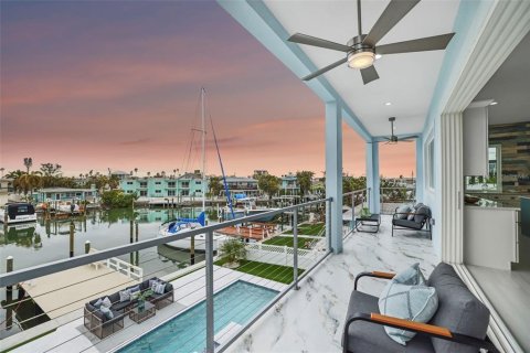 Casa en venta en Madeira Beach, Florida, 5 dormitorios, 333.15 m2 № 1852459 - foto 14