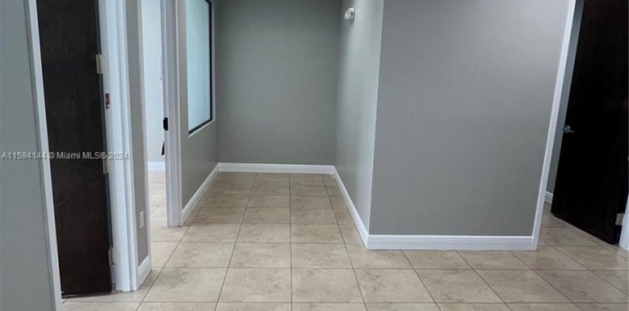 Oficina en Miami Lakes, Florida № 1168593