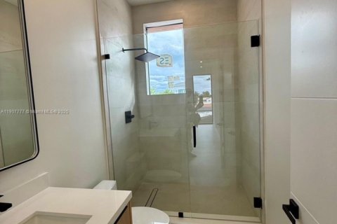 House in Surfside, Florida 7 bedrooms, 372.54 sq.m. № 1964142 - photo 20