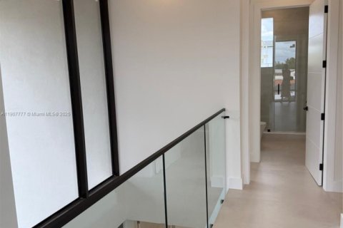 House in Surfside, Florida 7 bedrooms, 372.54 sq.m. № 1964142 - photo 17