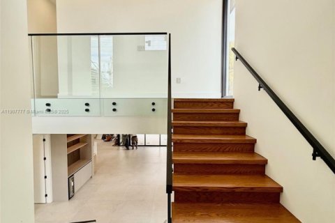 House in Surfside, Florida 7 bedrooms, 372.54 sq.m. № 1964142 - photo 15