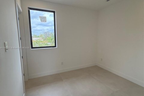 House in Surfside, Florida 7 bedrooms, 372.54 sq.m. № 1964142 - photo 11