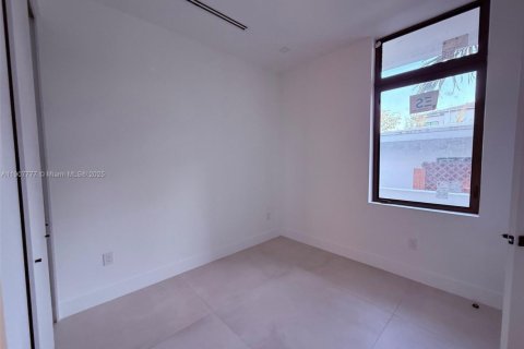 House in Surfside, Florida 7 bedrooms, 372.54 sq.m. № 1964142 - photo 13