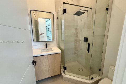 House in Surfside, Florida 7 bedrooms, 372.54 sq.m. № 1964142 - photo 14