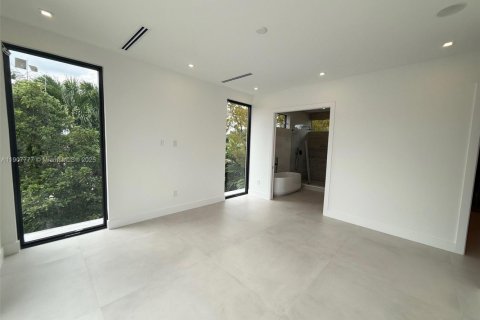 House in Surfside, Florida 7 bedrooms, 372.54 sq.m. № 1964142 - photo 29