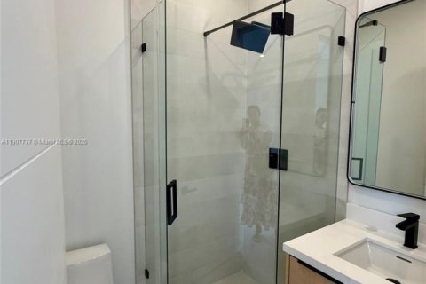 House in Surfside, Florida 7 bedrooms, 372.54 sq.m. № 1964142 - photo 12