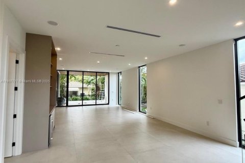 House in Surfside, Florida 7 bedrooms, 372.54 sq.m. № 1964142 - photo 9