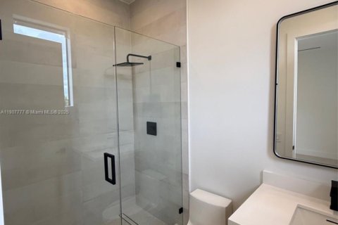 House in Surfside, Florida 7 bedrooms, 372.54 sq.m. № 1964142 - photo 22