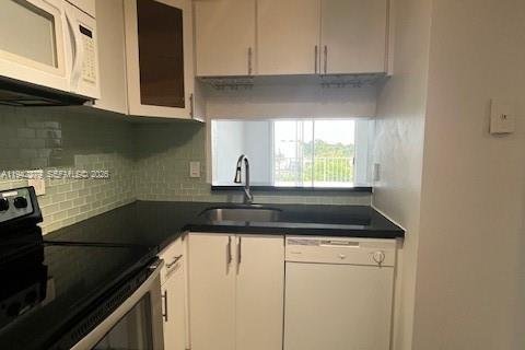 Copropriété à louer à Miami, Floride: 1 chambre, 76.74 m2 № 1999810 - photo 7