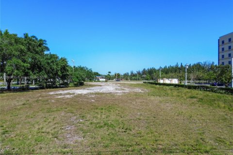 Propiedad comercial en venta en Florida City, Florida № 1862202 - foto 8