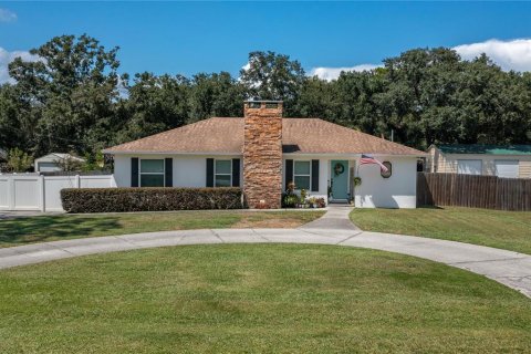 House in Winter Haven, Florida 3 bedrooms, 163.32 sq.m. № 1900010 - photo 1