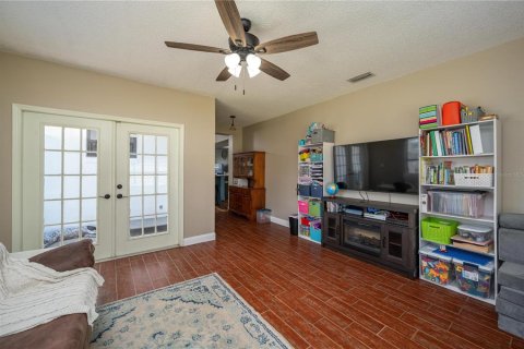 House in Winter Haven, Florida 3 bedrooms, 163.32 sq.m. № 1900010 - photo 14