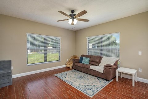 House in Winter Haven, Florida 3 bedrooms, 163.32 sq.m. № 1900010 - photo 13