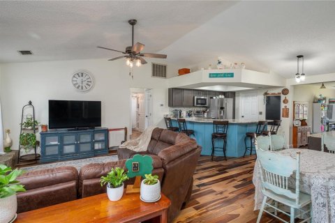 House in Winter Haven, Florida 3 bedrooms, 163.32 sq.m. № 1900010 - photo 4