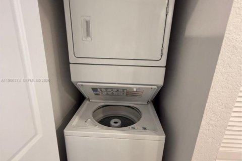 Touwnhouse à louer à Miami, Floride: 3 chambres, 157.38 m2 № 2012022 - photo 11