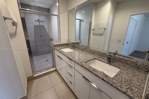 Touwnhouse à louer à Miami, Floride: 3 chambres, 157.38 m2 № 2012022 - photo 8