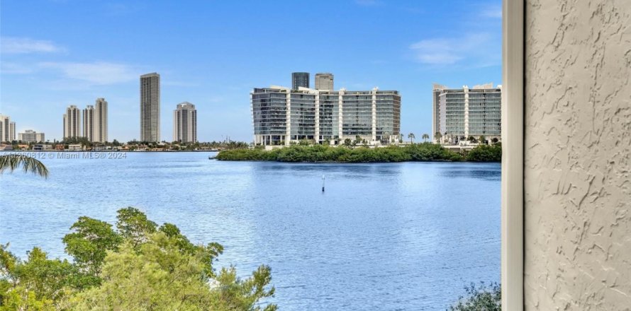 Condo à Aventura, Floride, 2 chambres № 1812286