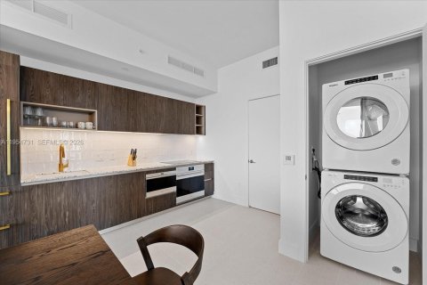 Condo in Miami, Florida, 3 bedrooms  № 2052816 - photo 11