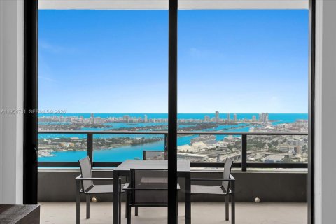 Condo in Miami, Florida, 3 bedrooms  № 2052816 - photo 9
