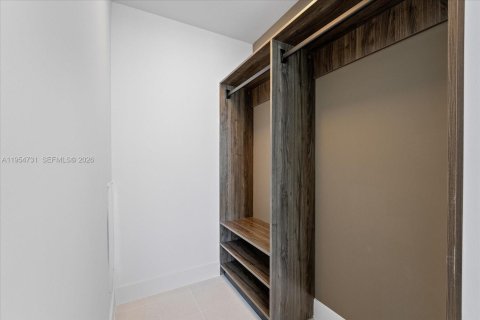 Condo in Miami, Florida, 3 bedrooms  № 2052816 - photo 19