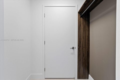 Condo in Miami, Florida, 3 bedrooms  № 2052816 - photo 21