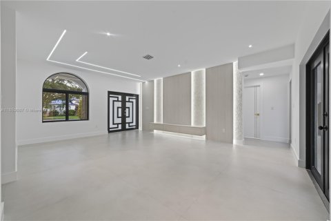 House in Miami, Florida 5 bedrooms, 215.53 sq.m. № 1889622 - photo 3