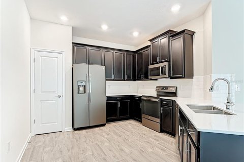 Townhouse in Davenport, Florida 5 bedrooms, 233.65 sq.m. № 1877246 - photo 9