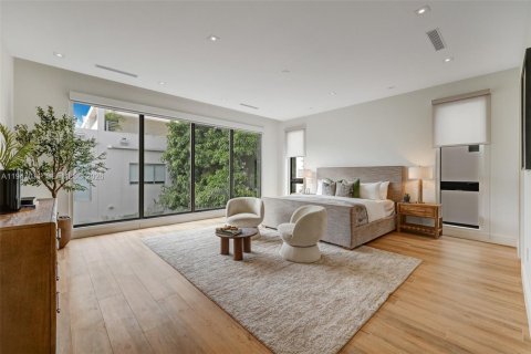 Townhouse in Miami, Florida 5 bedrooms, 377.09 sq.m. № 2003235 - photo 7