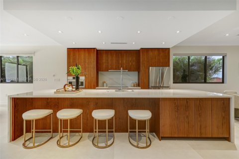 Townhouse in Miami, Florida 5 bedrooms, 377.09 sq.m. № 2003235 - photo 5