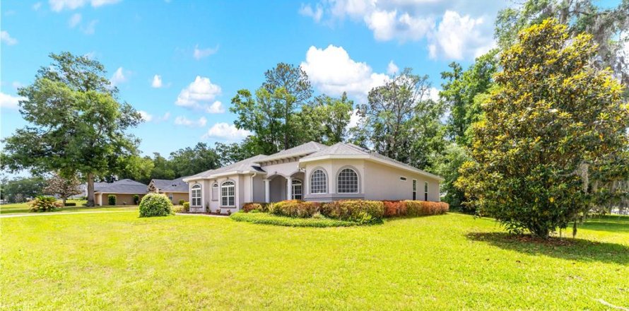 House in Ocala, Florida 4 bedrooms, 244.61 sq.m. № 2116338
