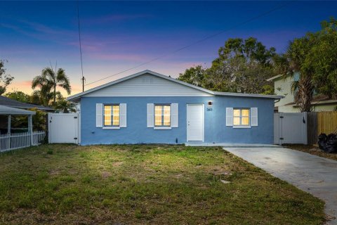 House in Tampa, Florida 3 bedrooms, 107.4 sq.m. № 2237839