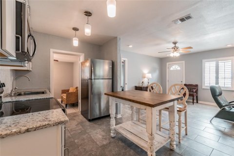 Villa ou maison à louer à Tampa, Floride: 3 chambres, 107.4 m2 № 2237839 - photo 10