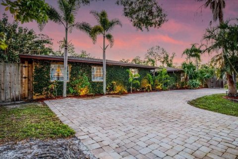 Casa en venta en Sarasota, Florida, 3 dormitorios, 316.43 m2 № 1755248 - foto 1