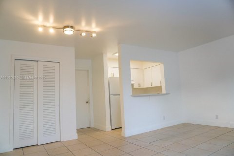 Apartamento en alquiler en Fort Lauderdale, Florida, 1 dormitorio, 59.09 m2 № 2059715 - foto 2