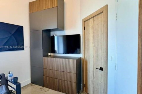 Condo in Miami, Florida, 2 bedrooms  № 2040986 - photo 7